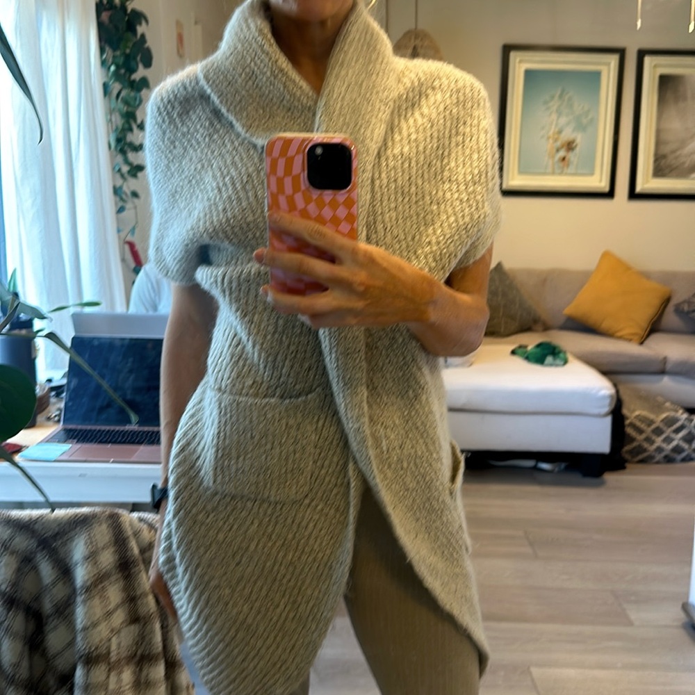 Coziest sweater vest ever - TCEC size s/m